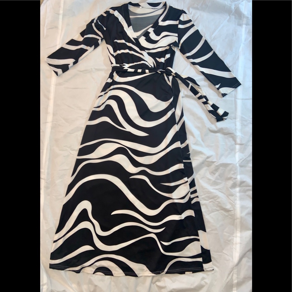 Black & White Maxi Dress w/Belt